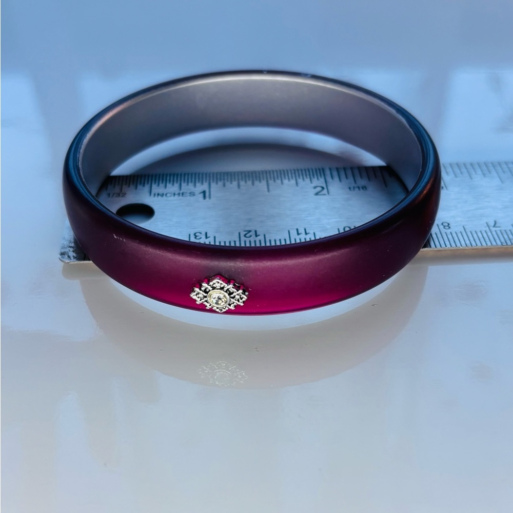 Avon Women’s Bracelet Bangle Frosted Embellished Red Frosted Sparkling Charm